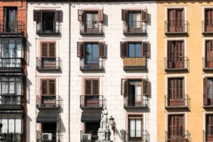 Lee más sobre el artículo El Ayuntamiento inspeccionará el piso donde vive Ayuso tras la pregunta del PSOE