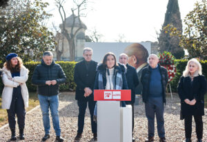 Lee más sobre el artículo El PSOE-M rinde homenaje a Tierno Galván en su 39 aniversario de muerte.