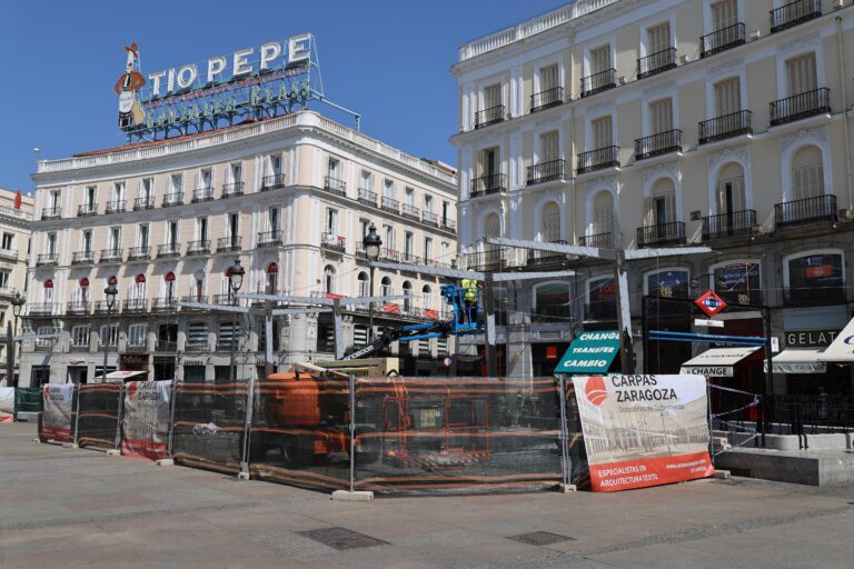 Lee más sobre el artículo Sombras efímeras para la Puerta del Sol, la propuesta del PSOE buena, bonita y barata