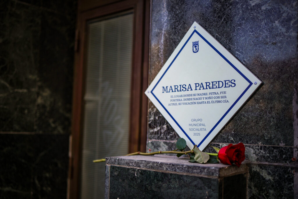 Placa Marisa Paredes