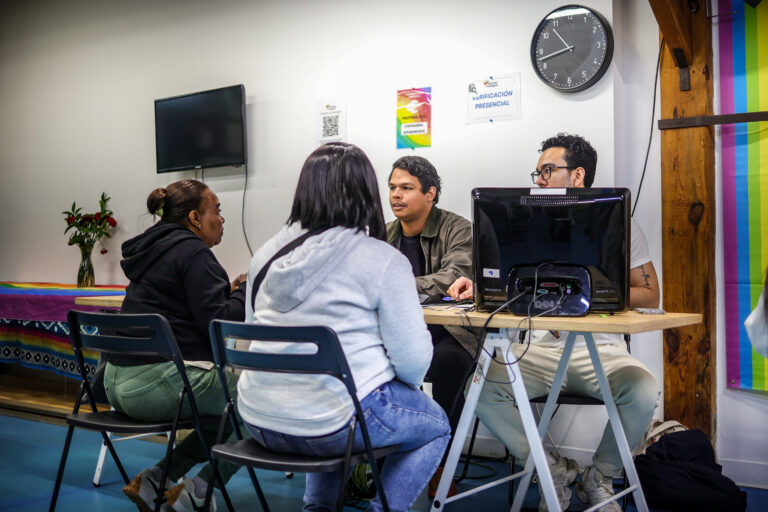 Accion triangulo, regularizacion migrantes